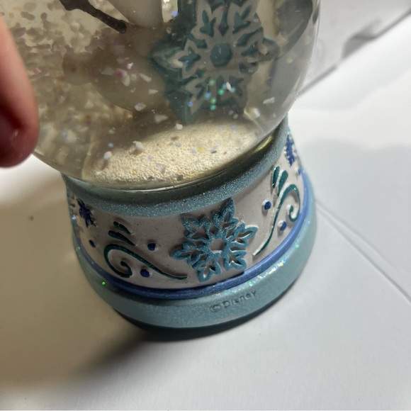 Disney Frozen Olaf Snow Globe Blue and White New in Box - Picture 8 of 8